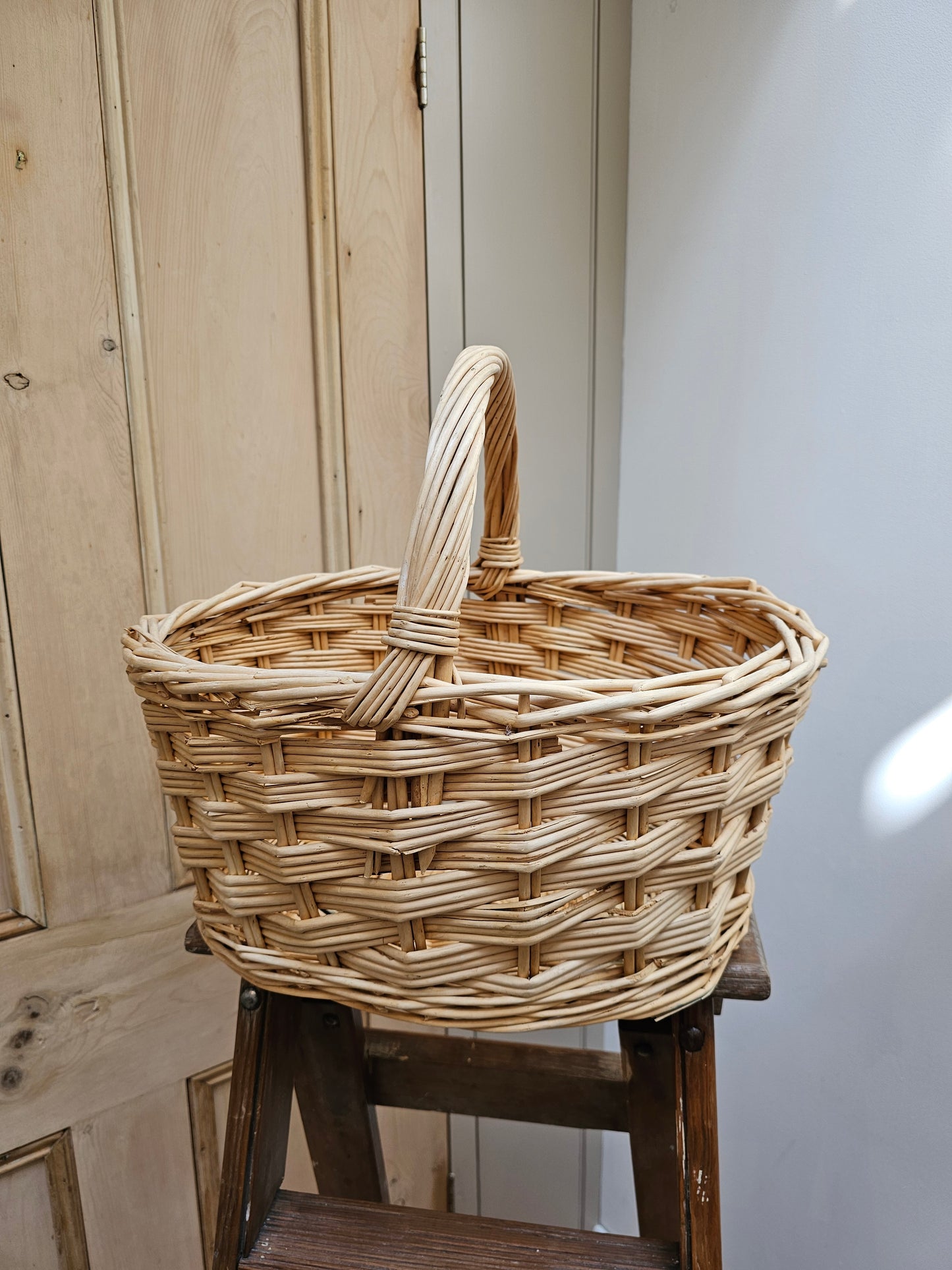 Vintage Basket | Light