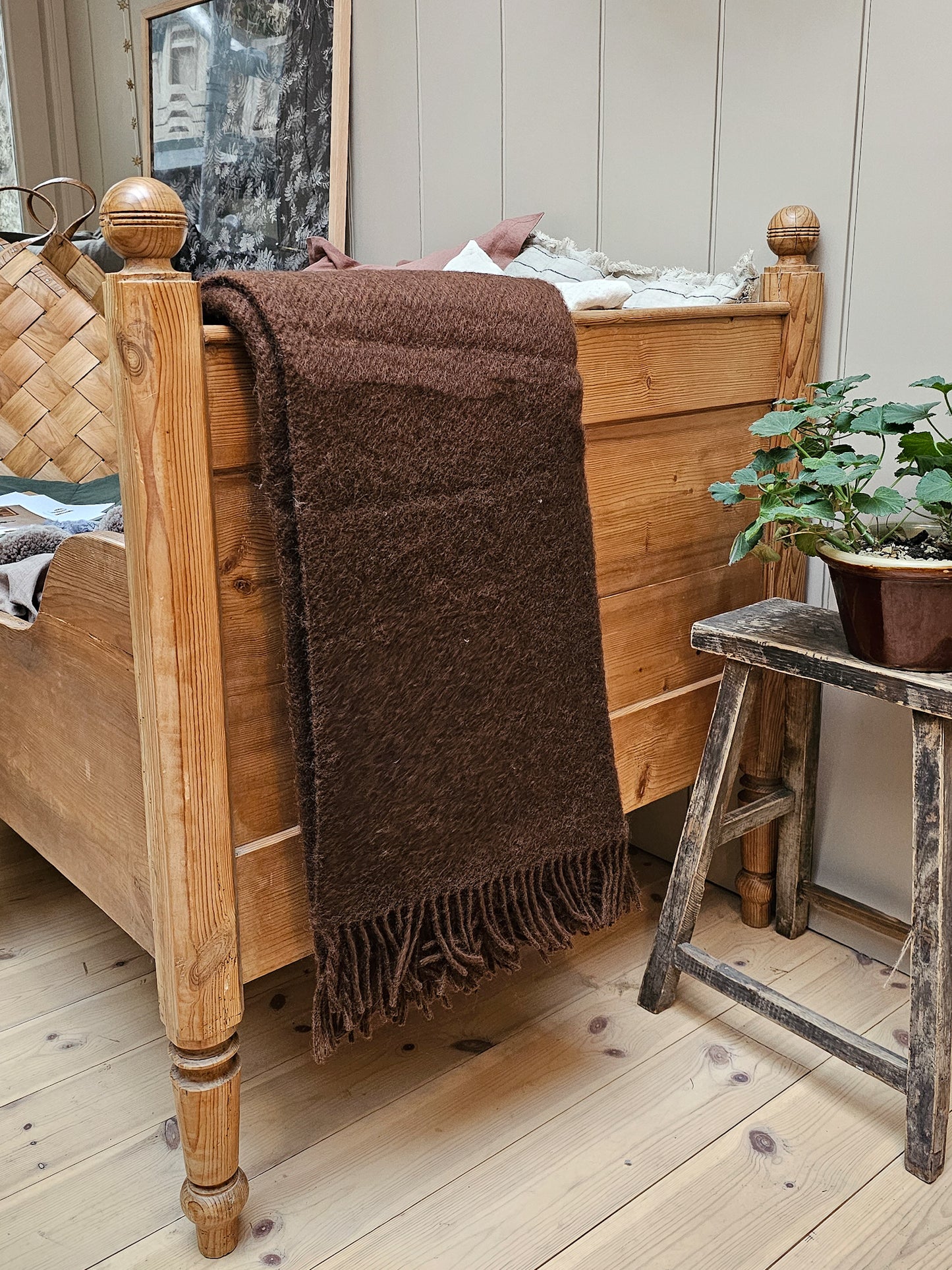 Gotland Wool Blanket | Walnut