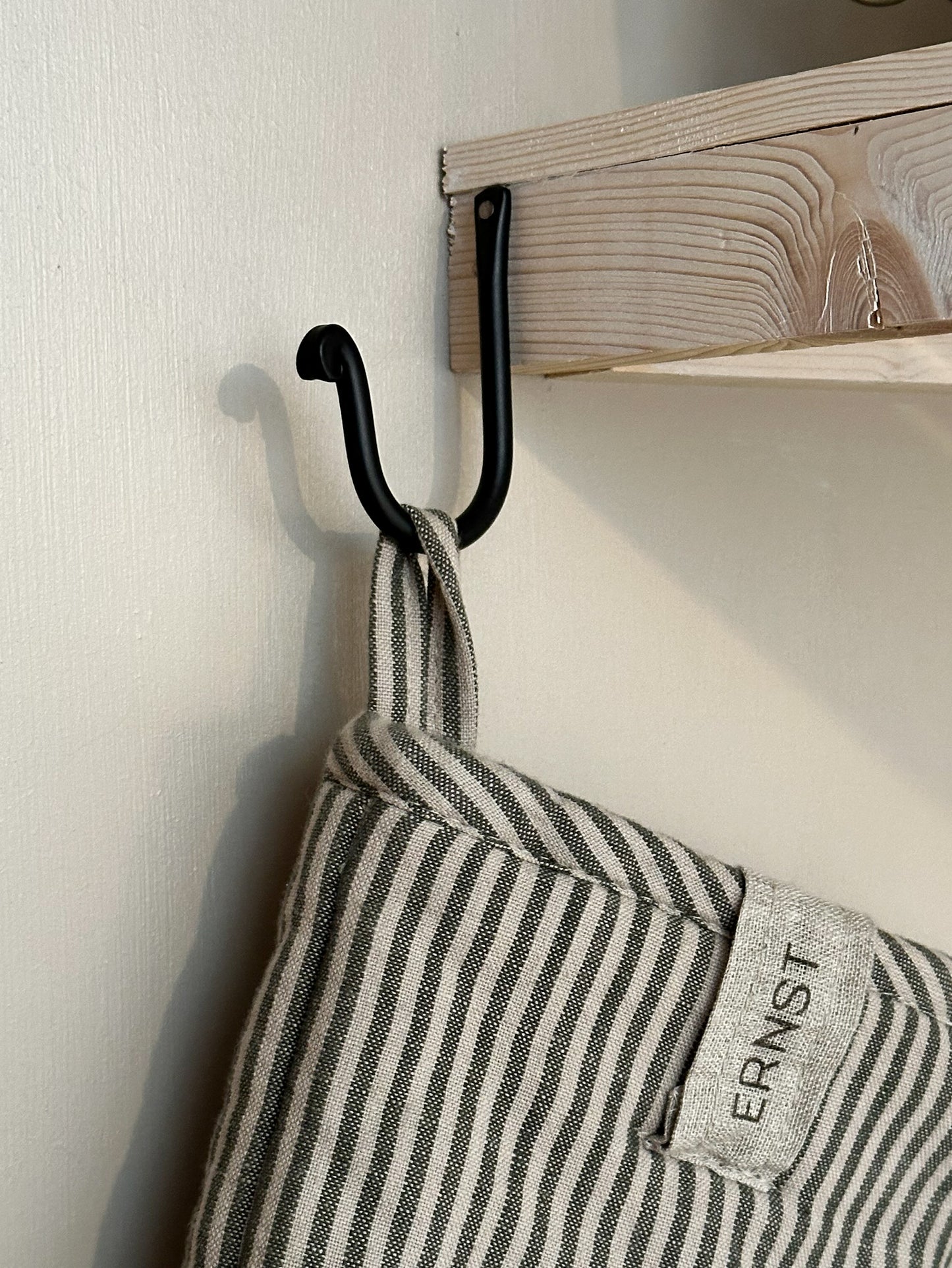 Simple Iron Hook | Black