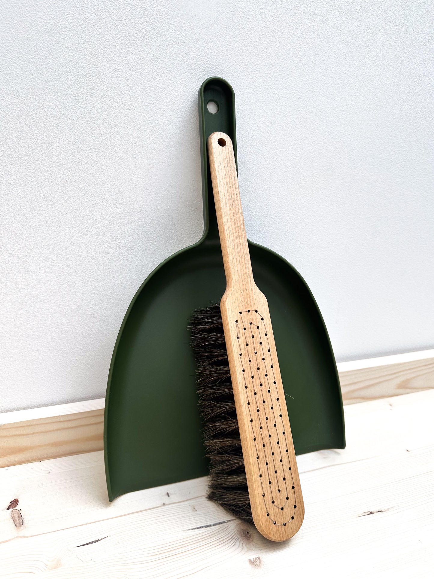 Eco Dustpan & Brush | Moss Green