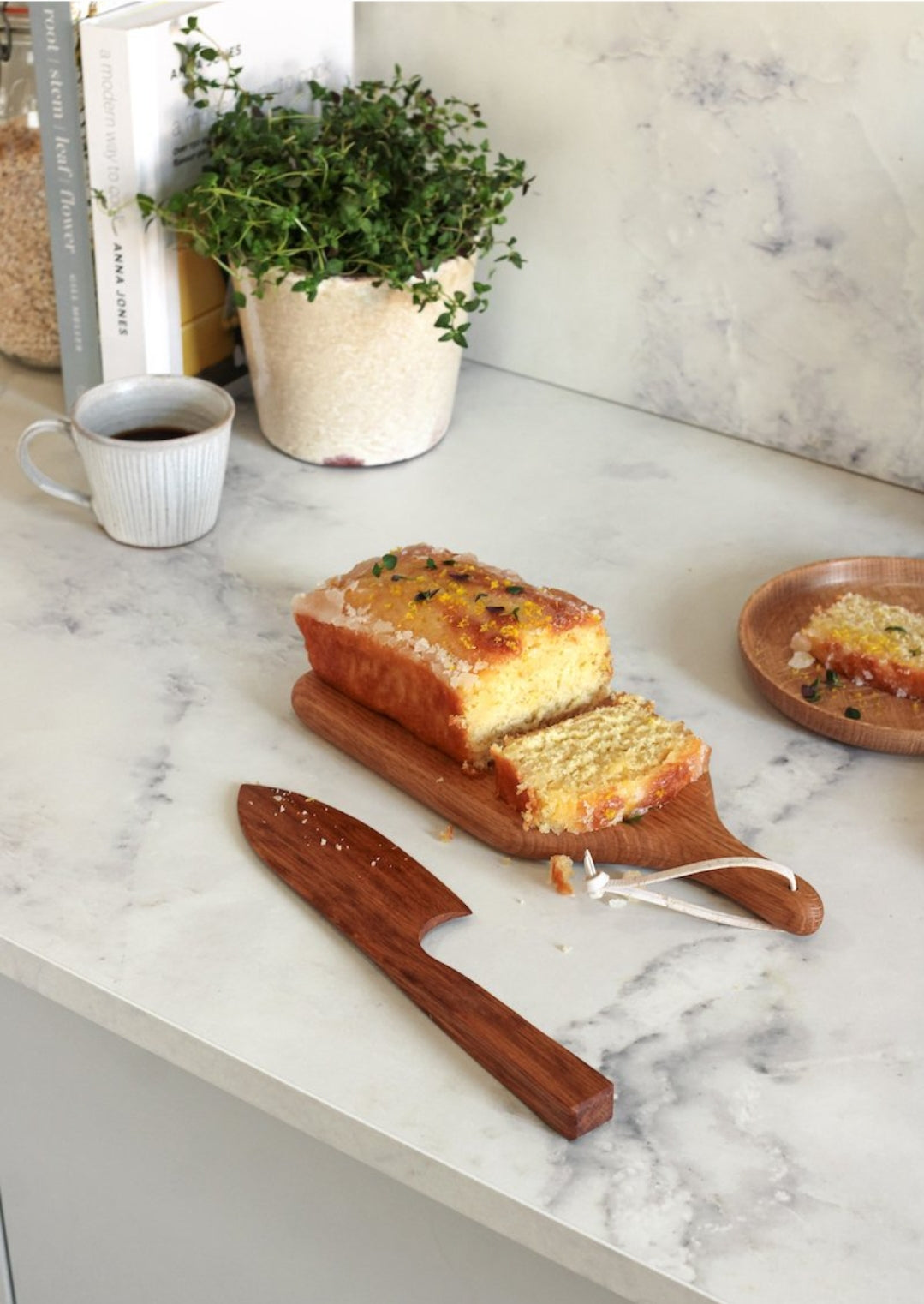 Cake Knife | English Brown Oak