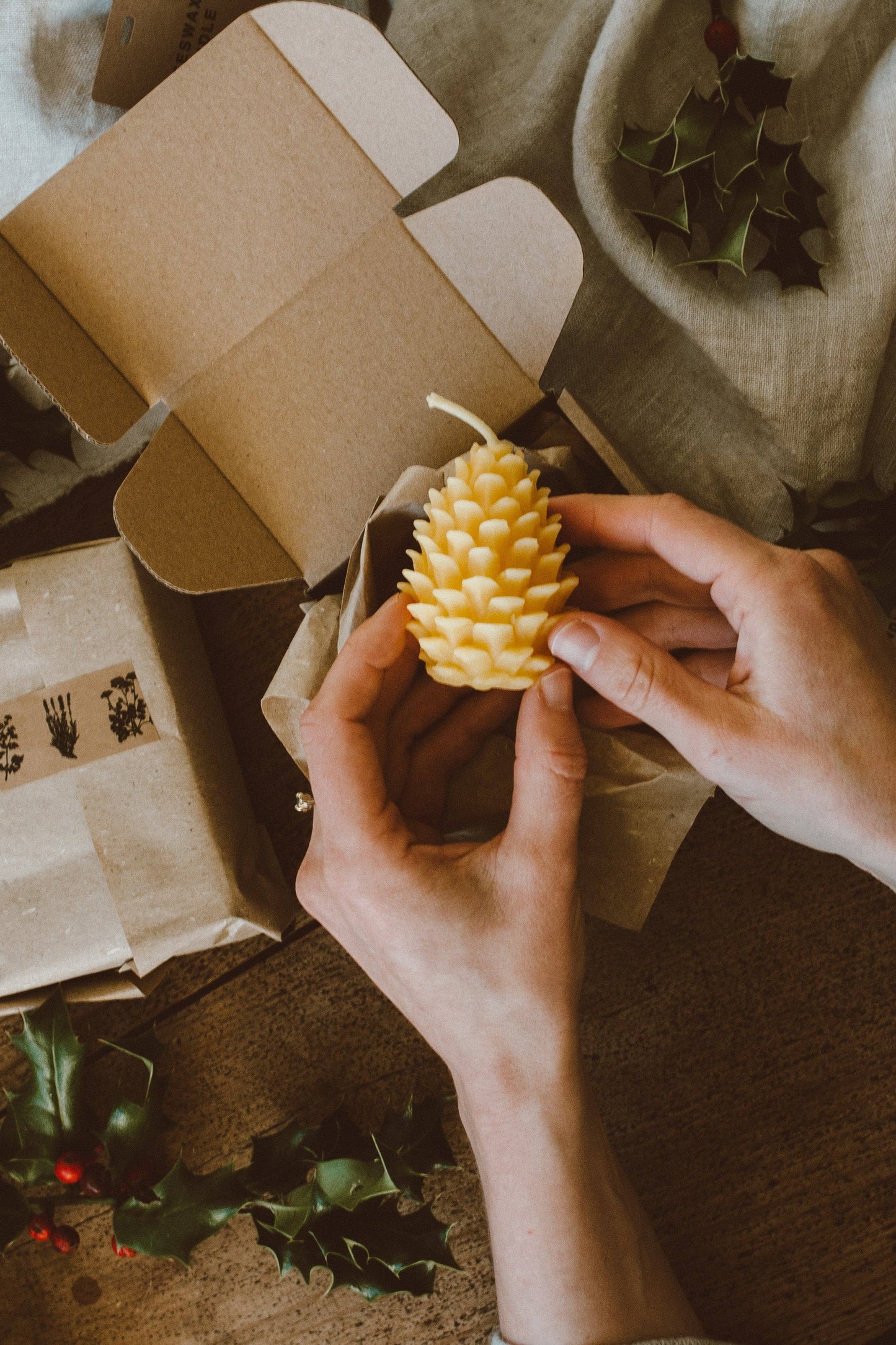 Pine Cone Candle Gift Set