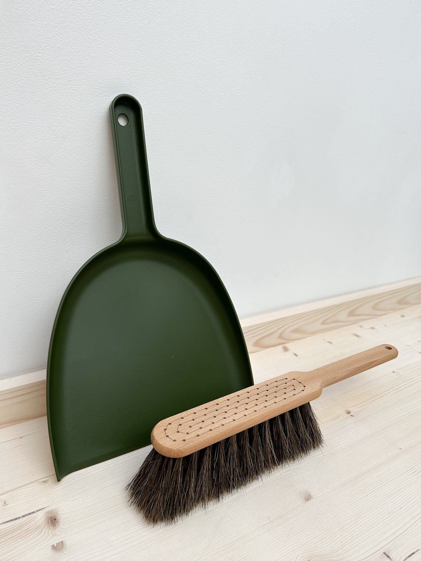 Eco Dustpan & Brush | Moss Green