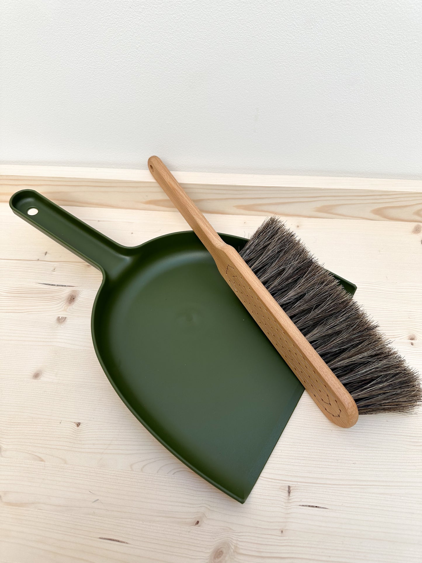 Eco Dustpan & Brush | Moss Green