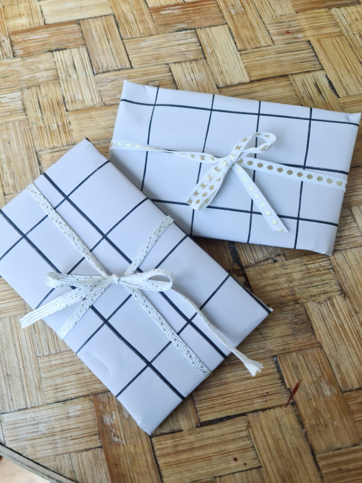 Little Grid Gift Wrap