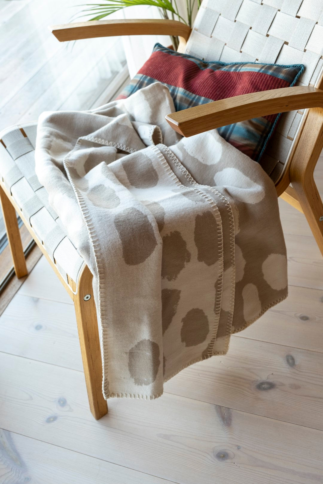 Dots Woven Blanket