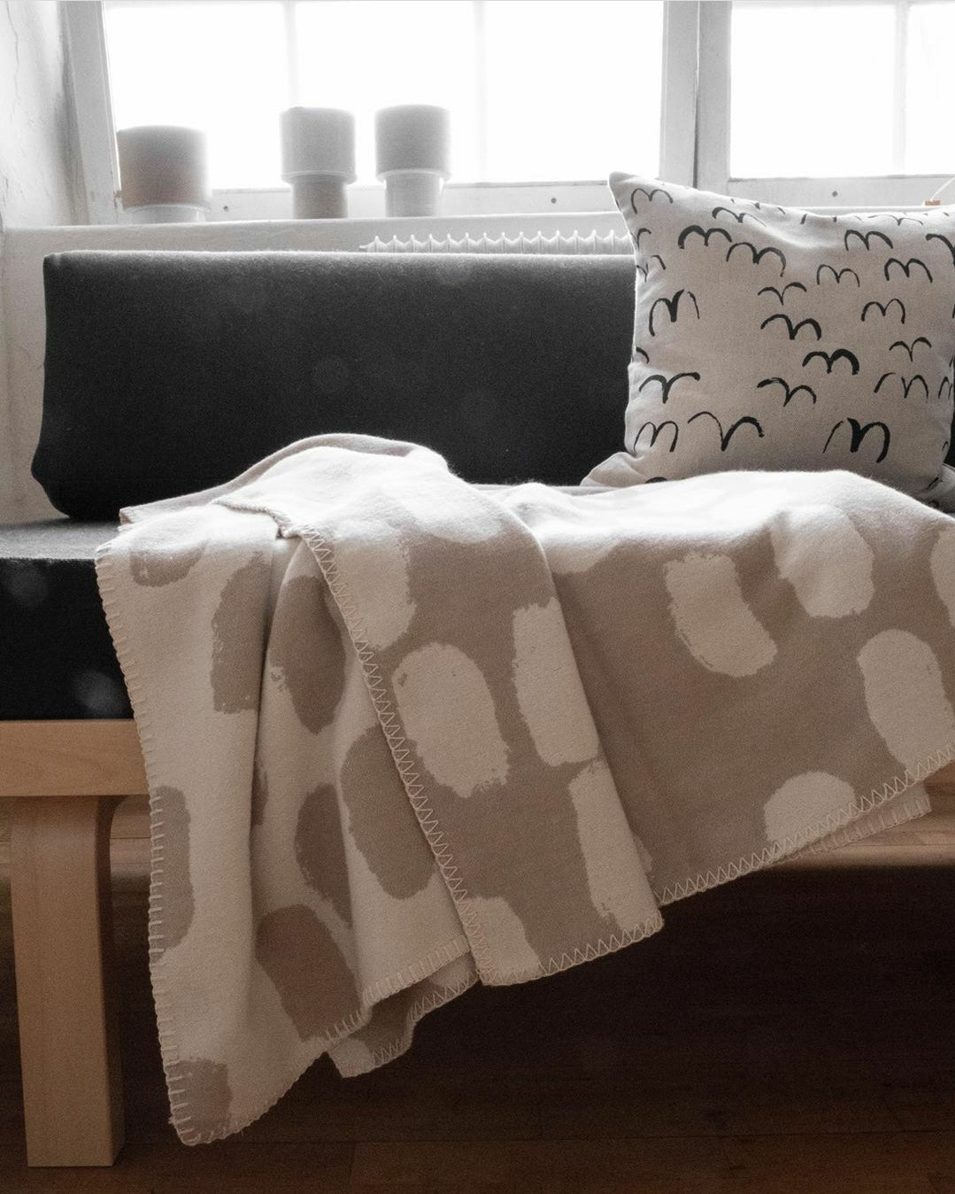 Dots Woven Blanket